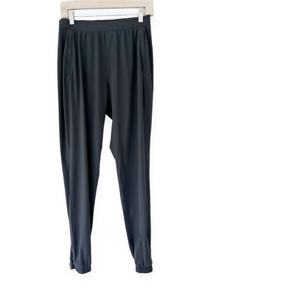 Lululemon • Surge Jogger 29"
Obsidian